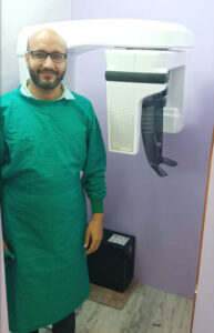 dr-Puneet-Goenka-in-clinic